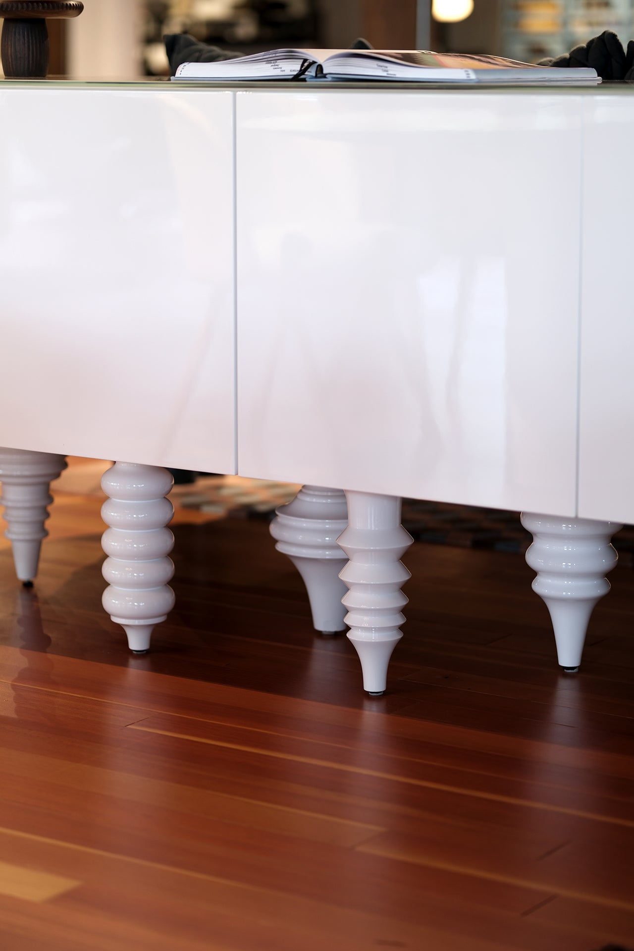 Multileg Cabinet