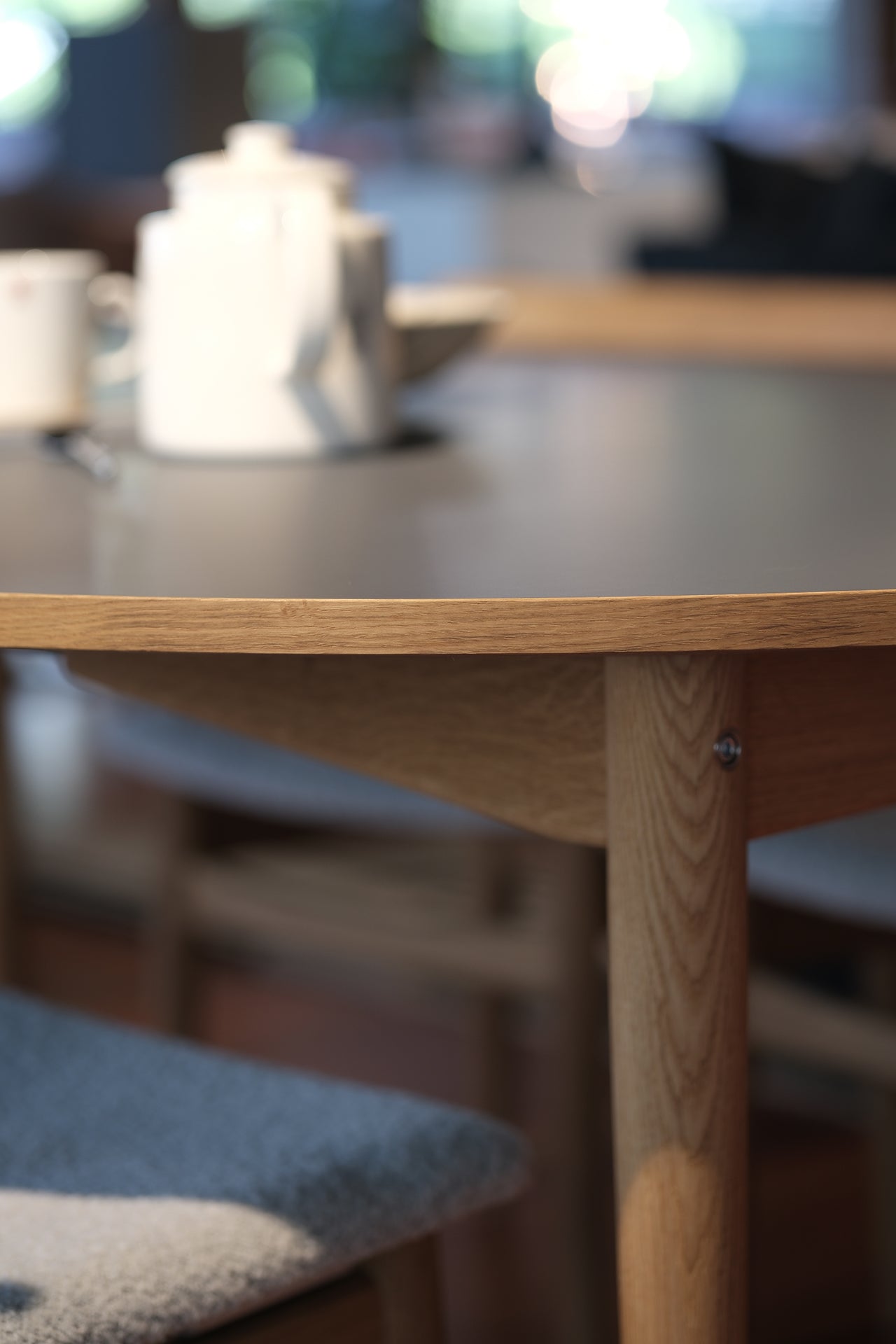 Oma Dining Table