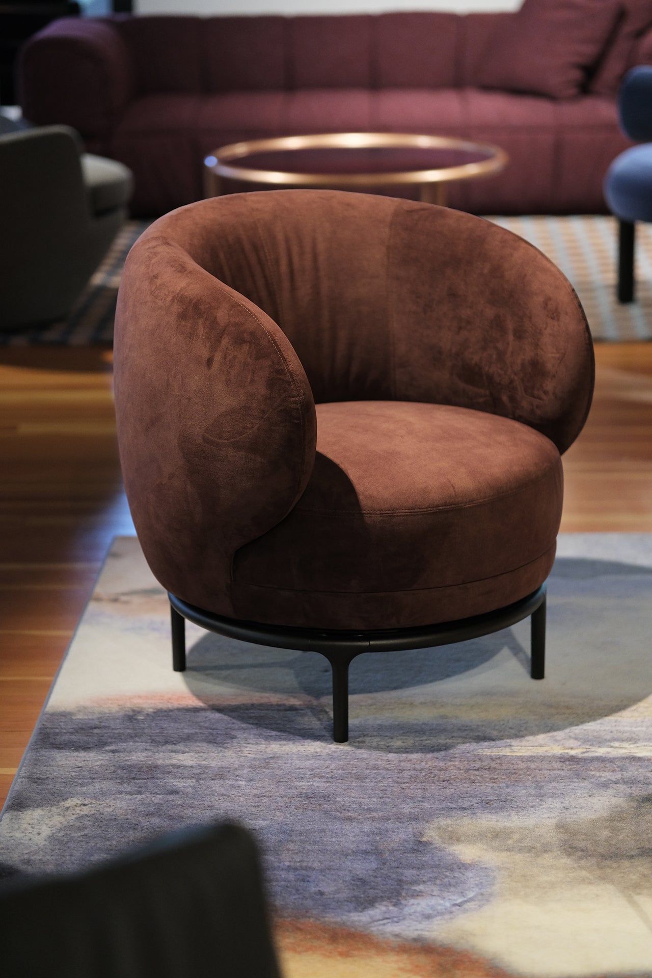 Vuelta Swivel Lounge Chair