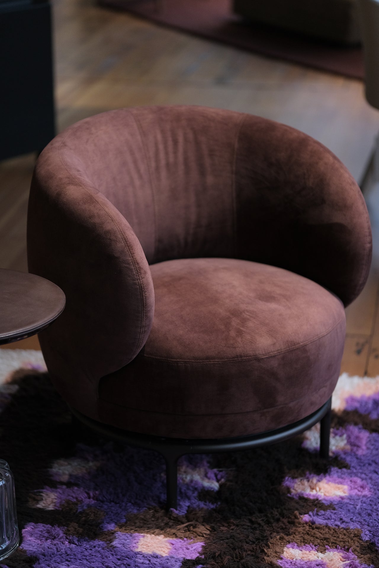 Vuelta Swivel Lounge Chair